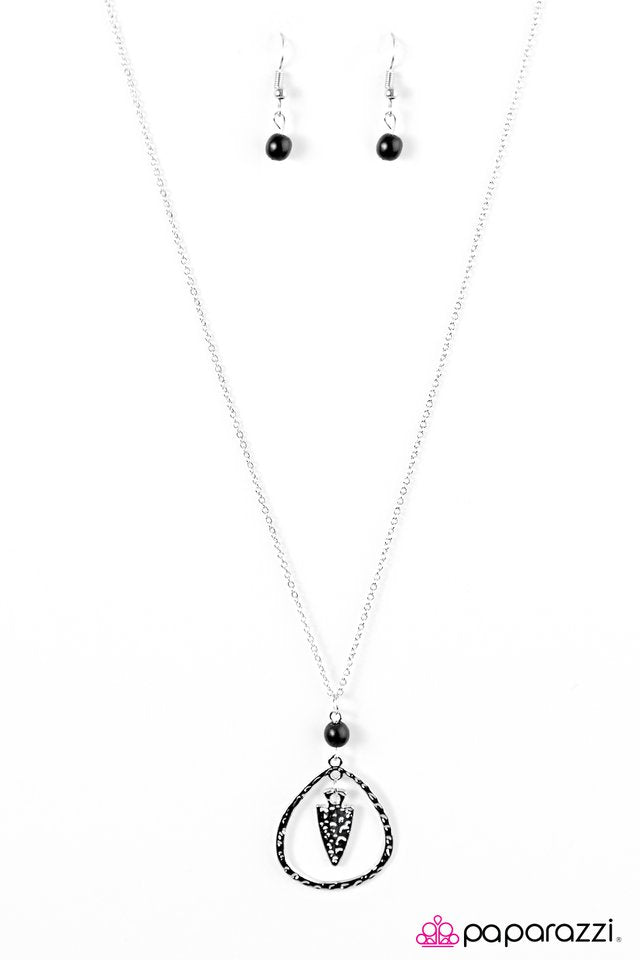 Paparazzi ♥ A Free SPEAR-it - Black ♥ Necklace
