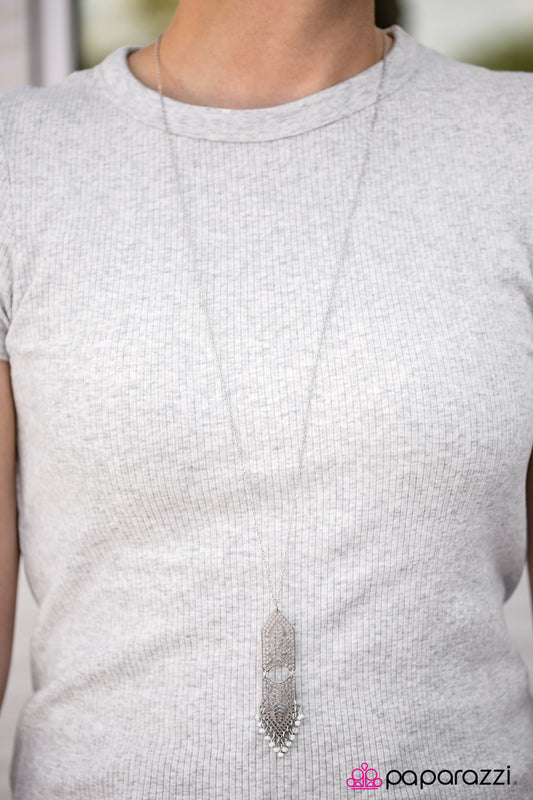 go-your-own-way-white-p2tr-wtxx-037xx