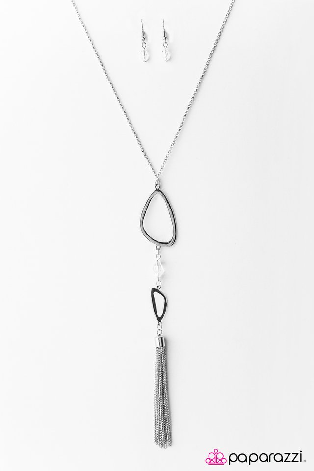 Paparazzi ♥ Diva Dynasty - White ♥ Necklace