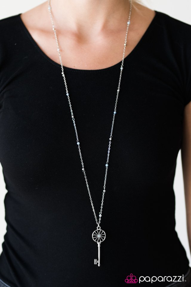 love-is-the-key-to-happiness-blue-p2wh-blxx-204xx