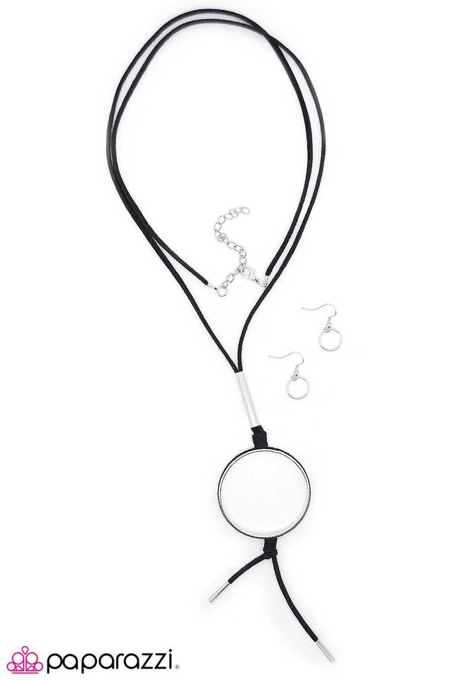 Paparazzi ♥ Jumping Through Hoops FF - Black ♥ Necklace