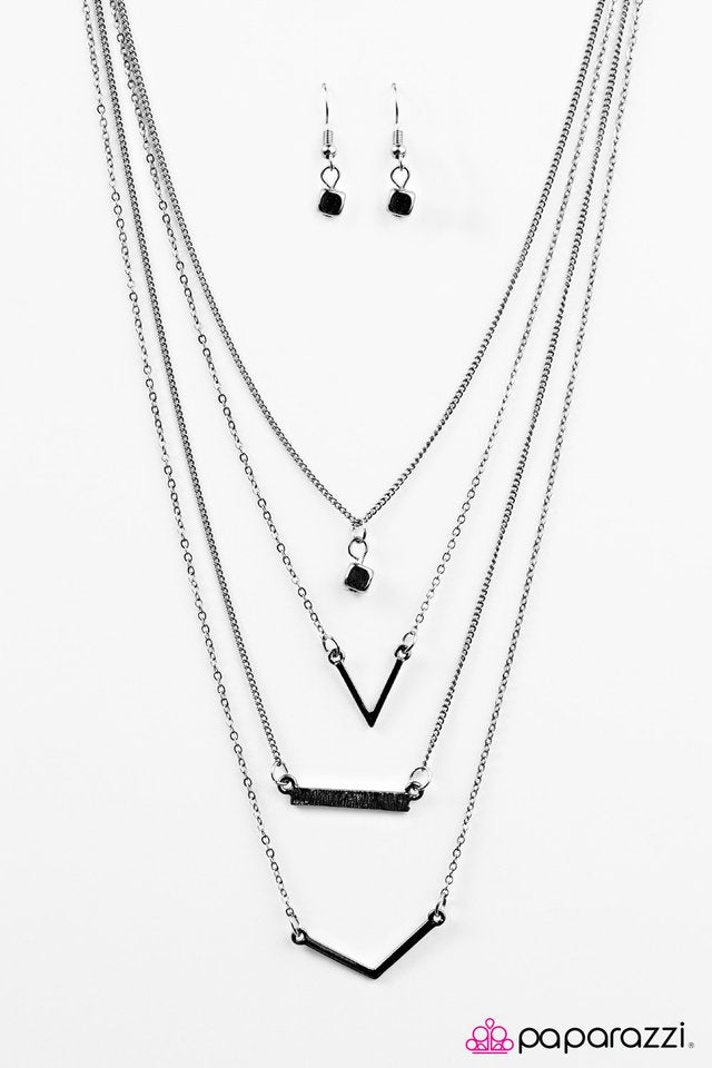 Paparazzi ♥ Freedom To Roam - Black ♥ Necklace