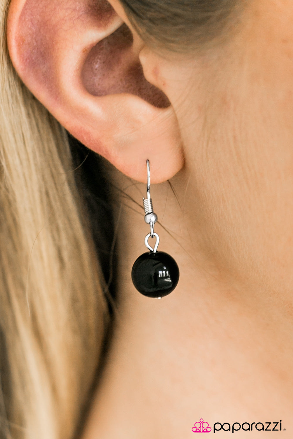 Paparazzi ♥ Sassy and Glassy - Black ♥  Necklace