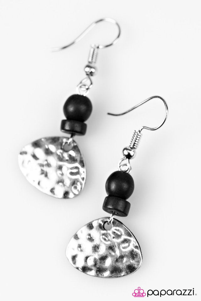 Paparazzi ♥ Catching Waves - Black ♥ Earrings