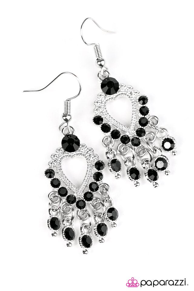 Paparazzi ♥ Ruler Of My Heart - Black ♥ Earrings