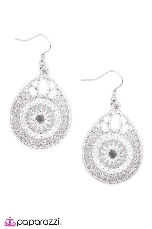Paparazzi ♥ In the Details - Silver ♥ Earrings