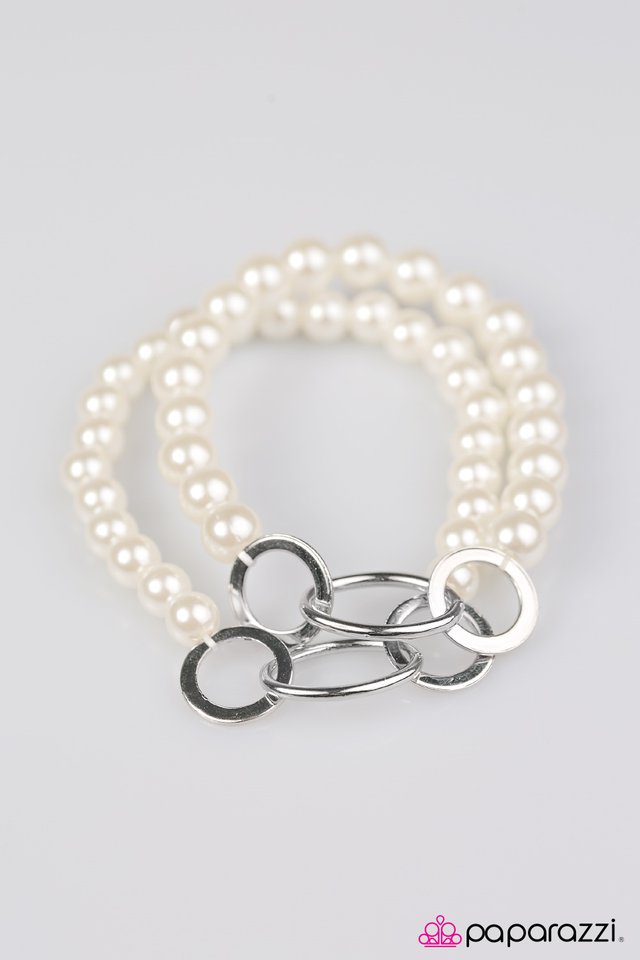 Paparazzi ♥ Dreamy Delight - White ♥ Bracelet