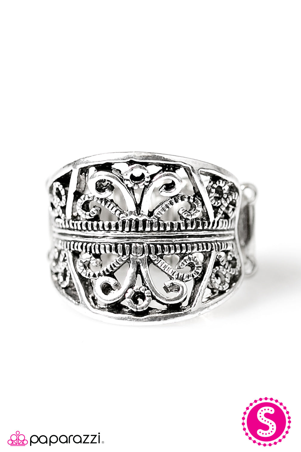 Paparazzi ♥ Royally Royal - Silver ♥  Ring