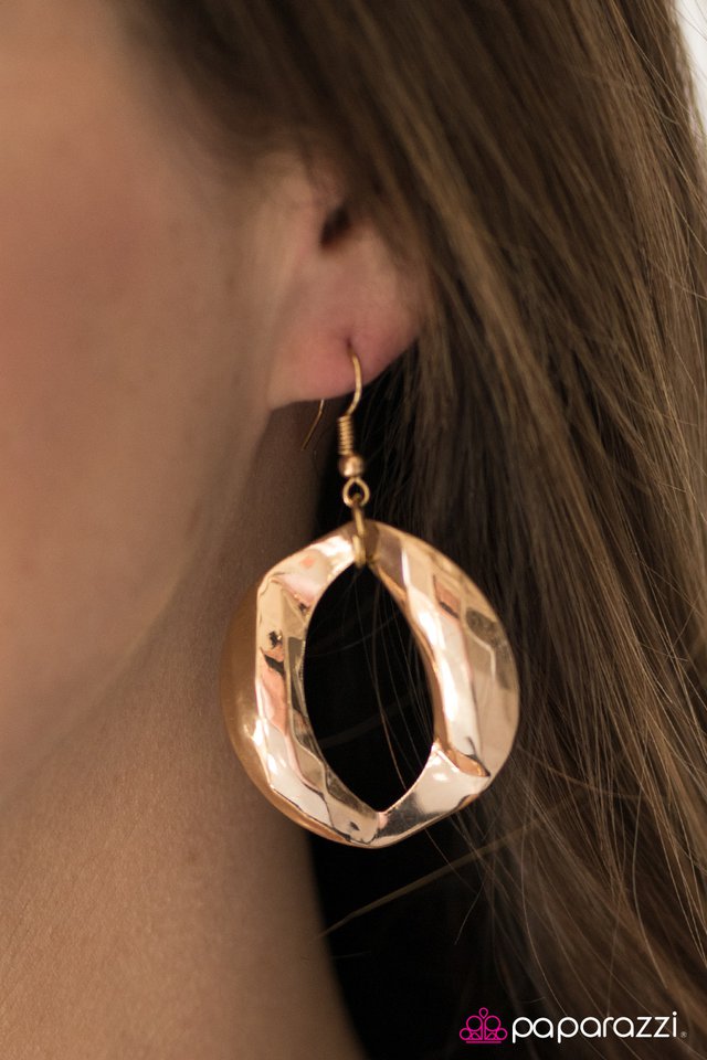 Paparazzi ♥ Living Legend - Gold ♥ Necklace