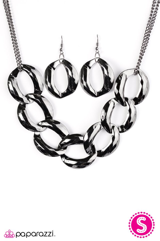 Paparazzi ♥ Living Legend - Black ♥ Necklace