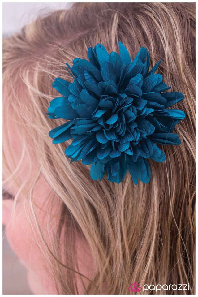 petals-a-plenty-p7pr-blxx-002xx