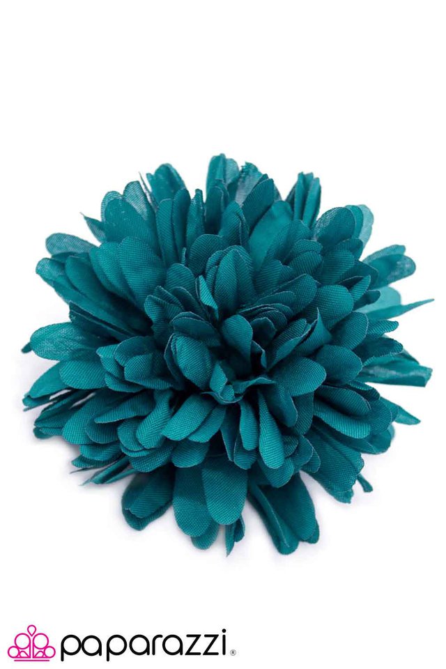 Paparazzi ♥ Petals-A-Plenty - Blue ♥ Hair Clip