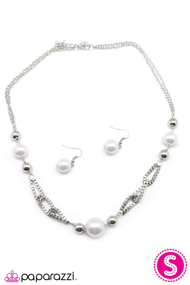 Paparazzi ♥ Calm and Connected - White ♥ Necklace