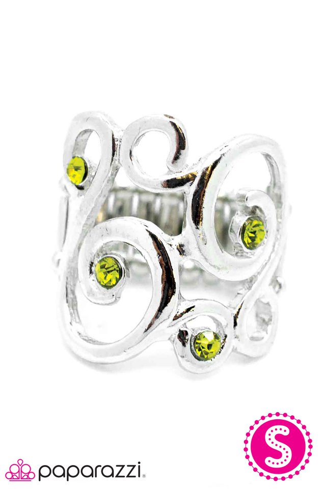 Paparazzi ♥ Hitting a High Note - Green ♥ Ring