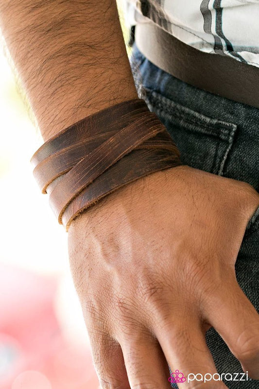 all-hands-on-deck-brown-p9ur-bnxx-161xx