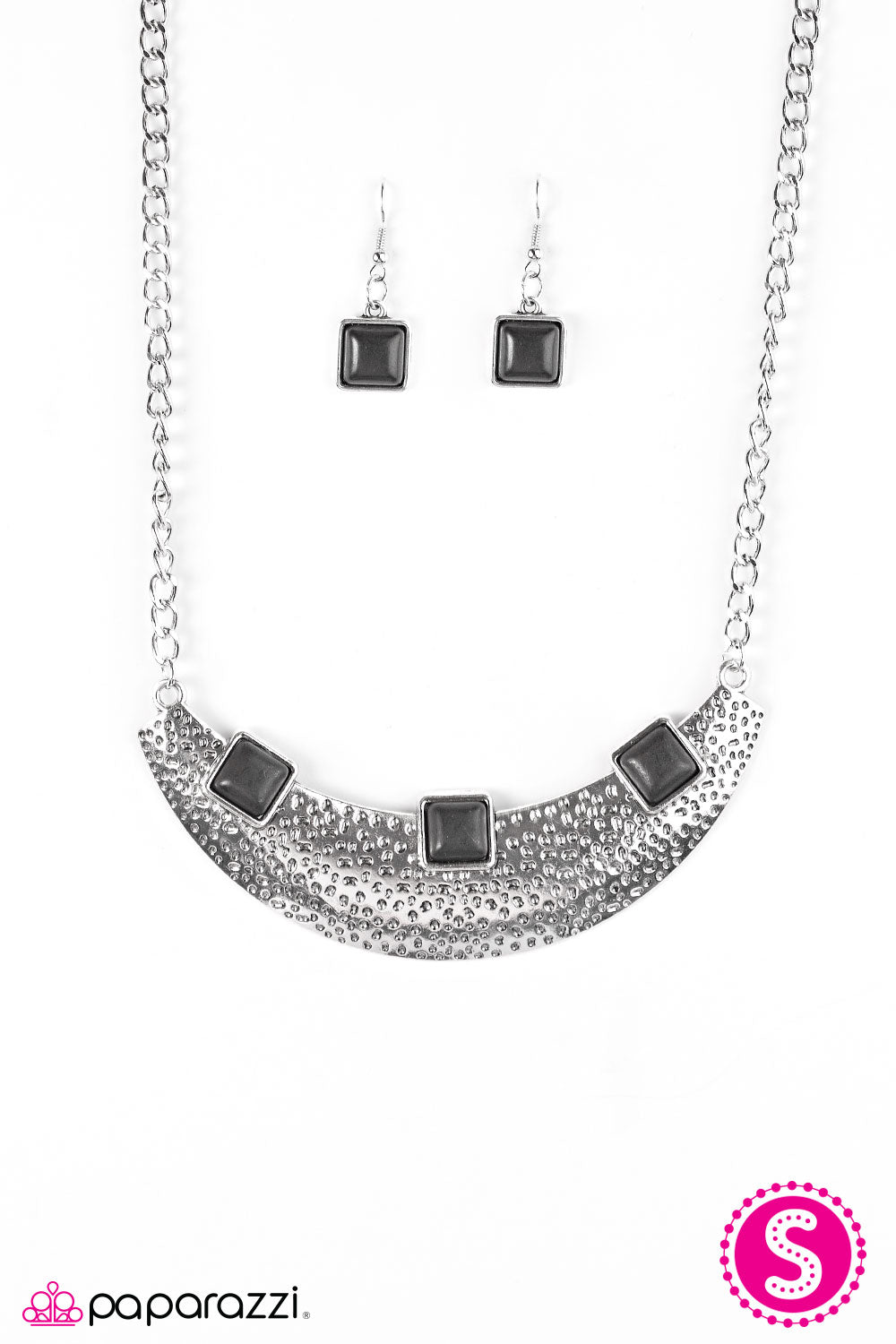 Paparazzi ♥ Fierce Fascination - Black ♥  Necklace