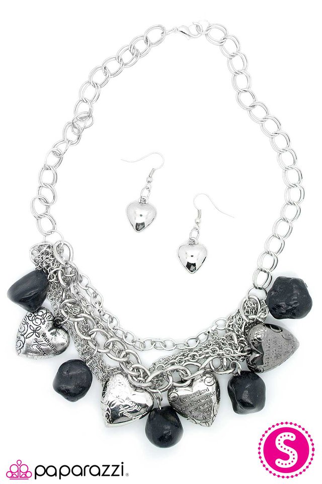 Paparazzi ♥ Change of Heart - Black ♥ Necklace