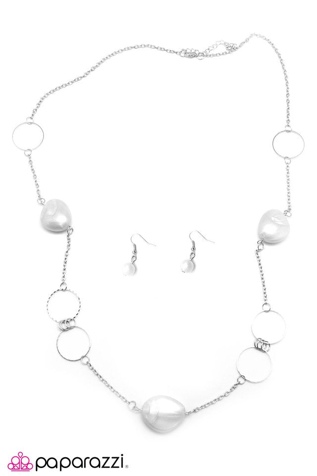 Paparazzi ♥ Innocent and Illustrious - White ♥ Necklace