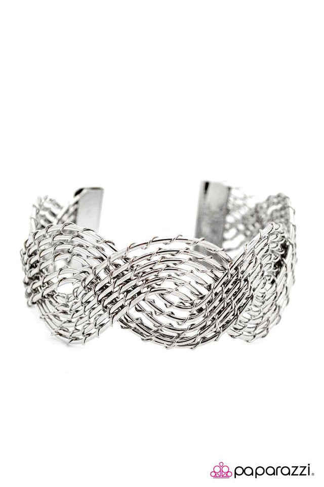 Paparazzi ♥ Infinitely Intertwined - Silver ♥ Bracelet