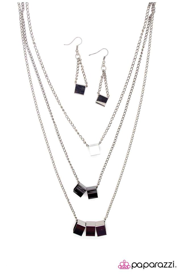 Paparazzi ♥ All Squared Away ♥ Necklace