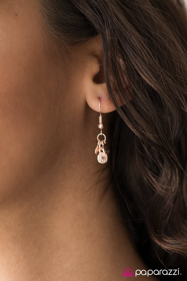 Paparazzi ♥ ROME For The Holidays - Rose Gold ♥ Necklace