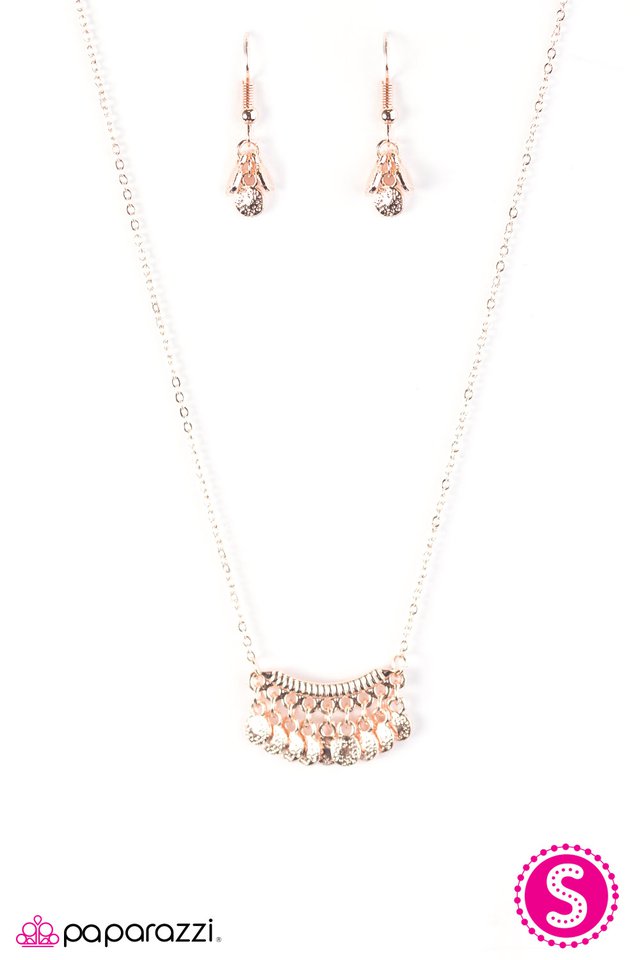 Paparazzi ♥ ROME For The Holidays - Rose Gold ♥ Necklace
