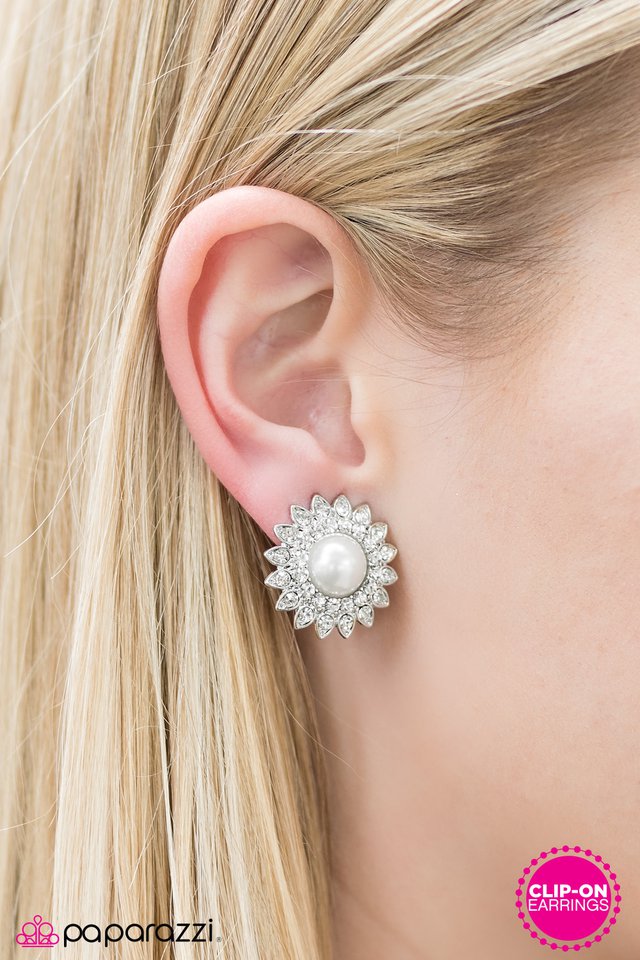 traditional-sparkle-white-clip-on-p5co-wtxx-037xx