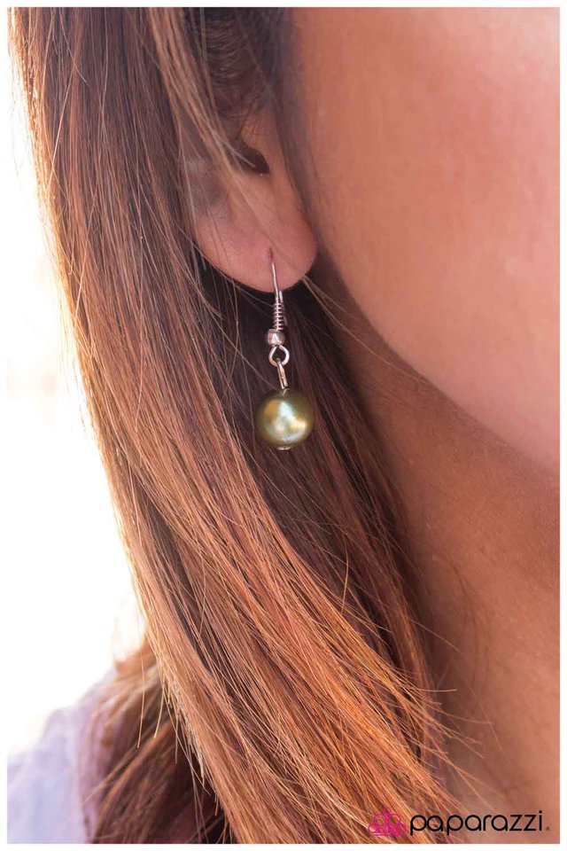 Paparazzi ♥ Olive Serenade - Green ♥ Necklace