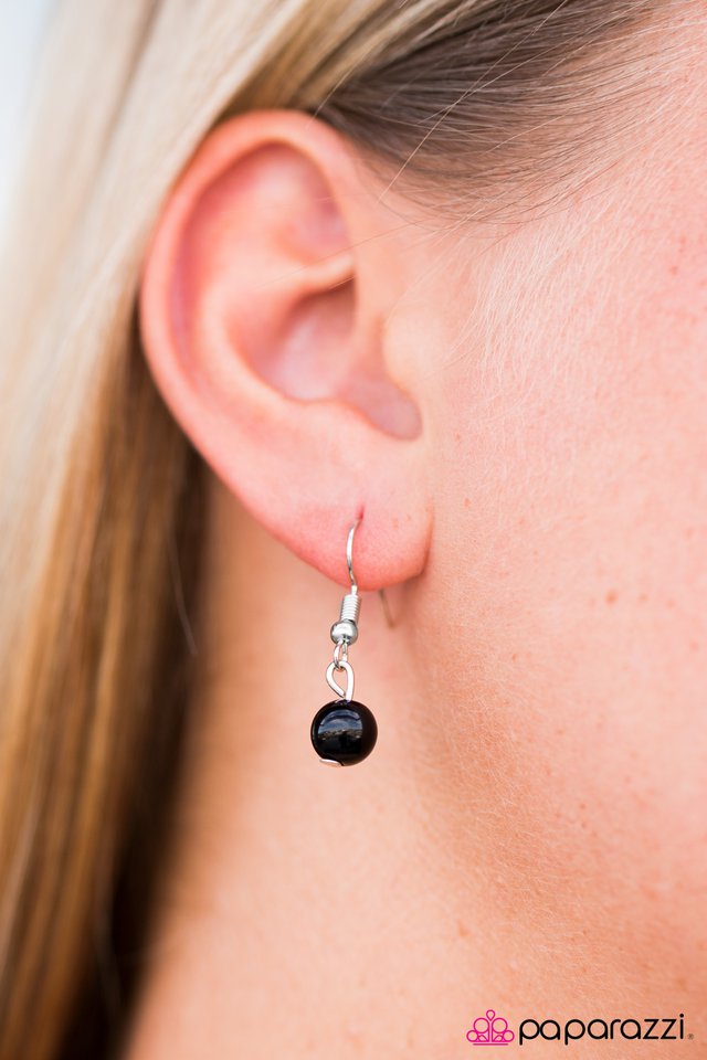 Paparazzi ♥ Race To LACE - Black ♥ Necklace