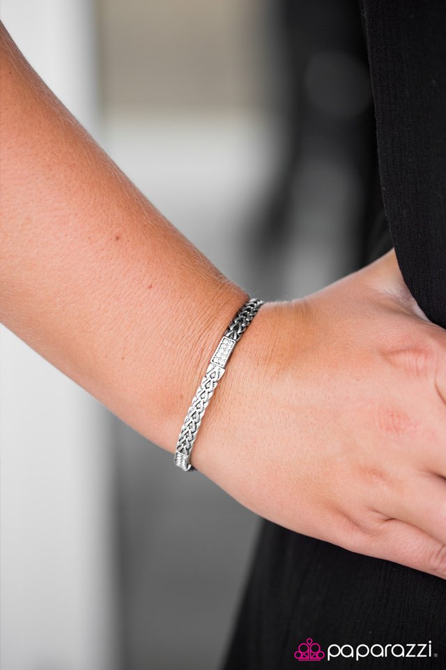 modernly-moto-white-p9re-wtxx-128xx