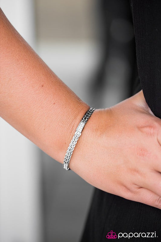 modernly-moto-white-p9re-wtxx-128xx