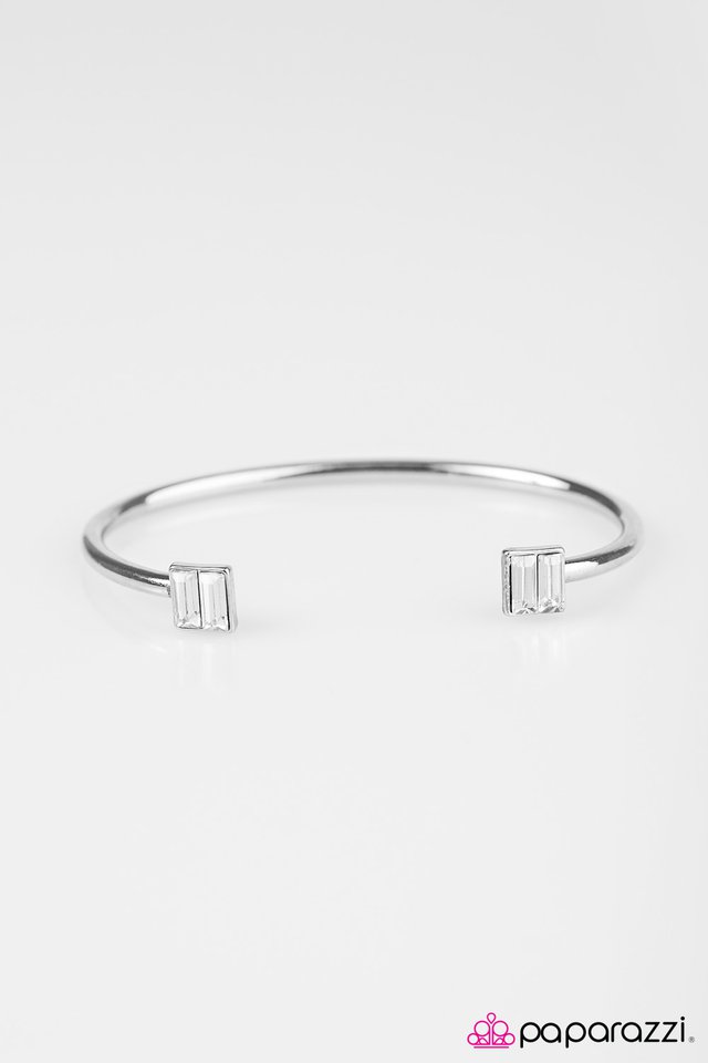 Paparazzi ♥ Twinkling Times Square - White ♥ Bracelet