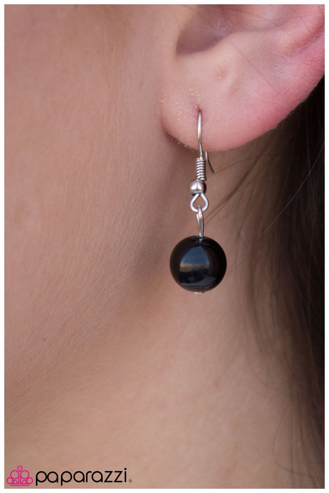 Paparazzi ♥ Burning the Midnight Oil - Black ♥ Necklace