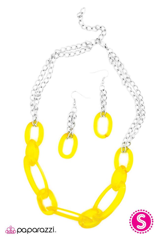Paparazzi ♥ Play Nice - Yellow ♥ Necklace