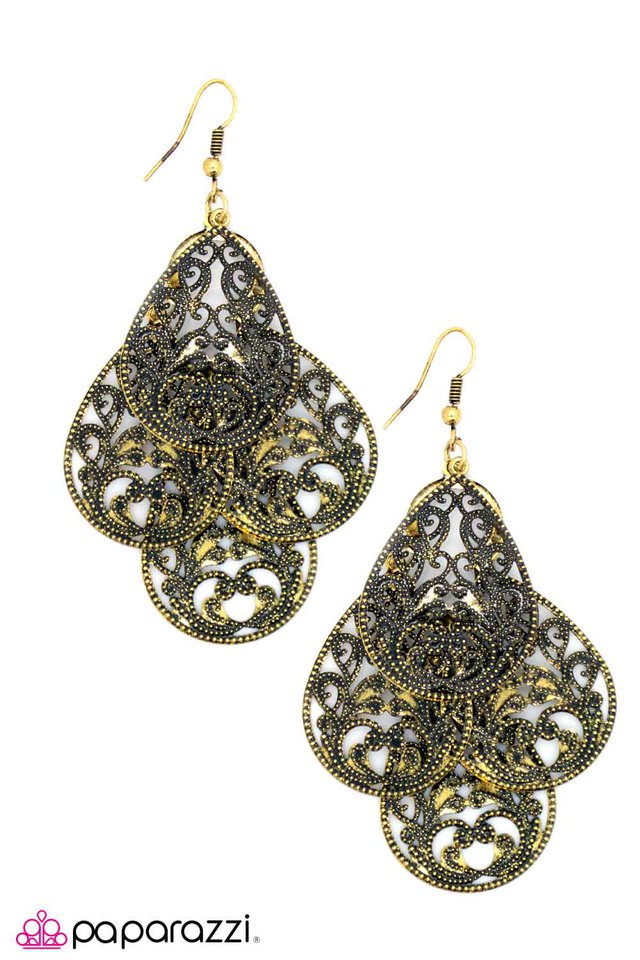 Paparazzi ♥ Go For Baroque - Brass ♥ Earrings