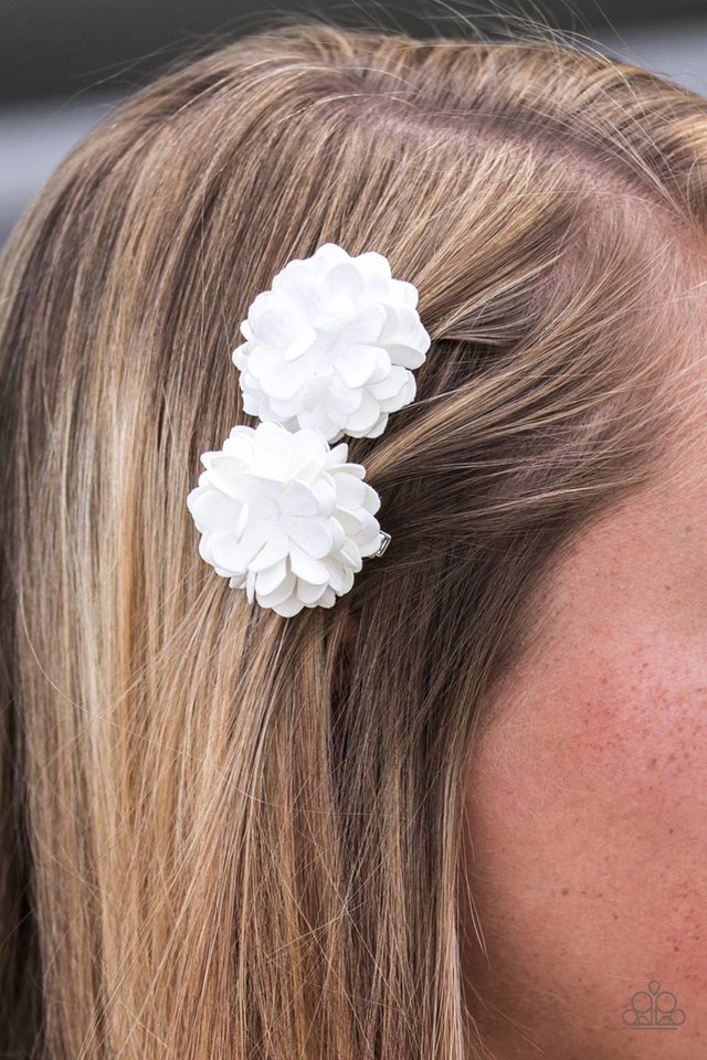 Paparazzi ♥ Beach Blossom - White ♥ Hair Clip
