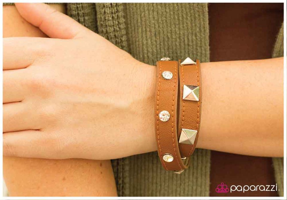 studs-and-sparkles-p9ur-brxx-002xx