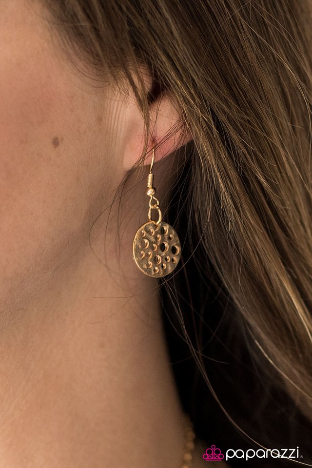 Paparazzi ♥ The HOLEY Grail - Gold ♥ Necklace