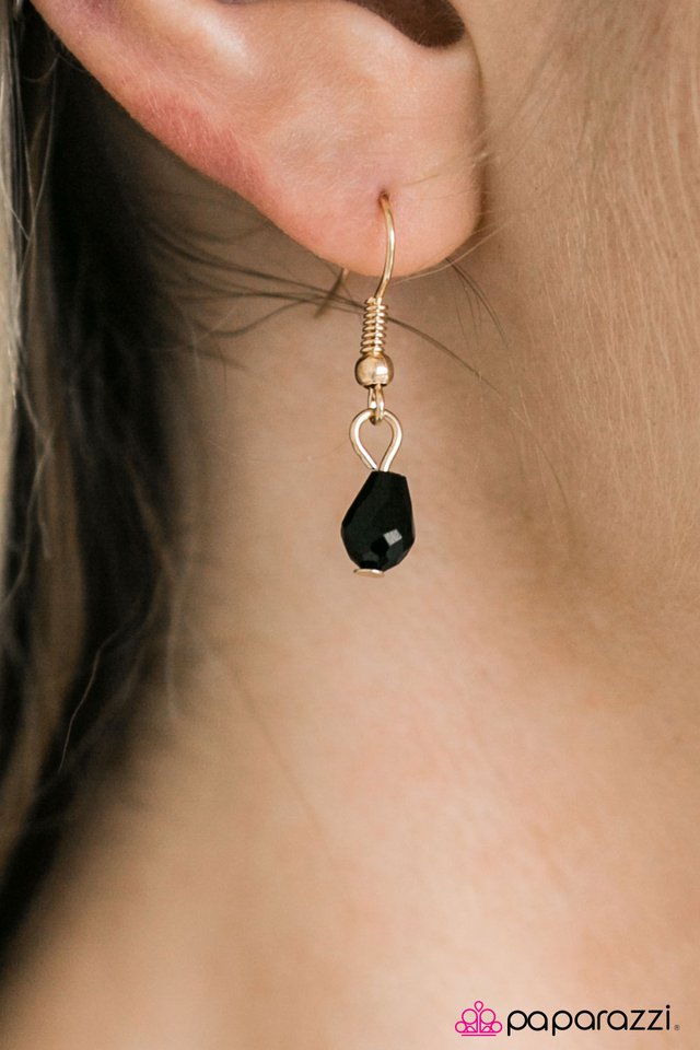 Paparazzi ♥ Diva Dynasty - Gold ♥ Necklace