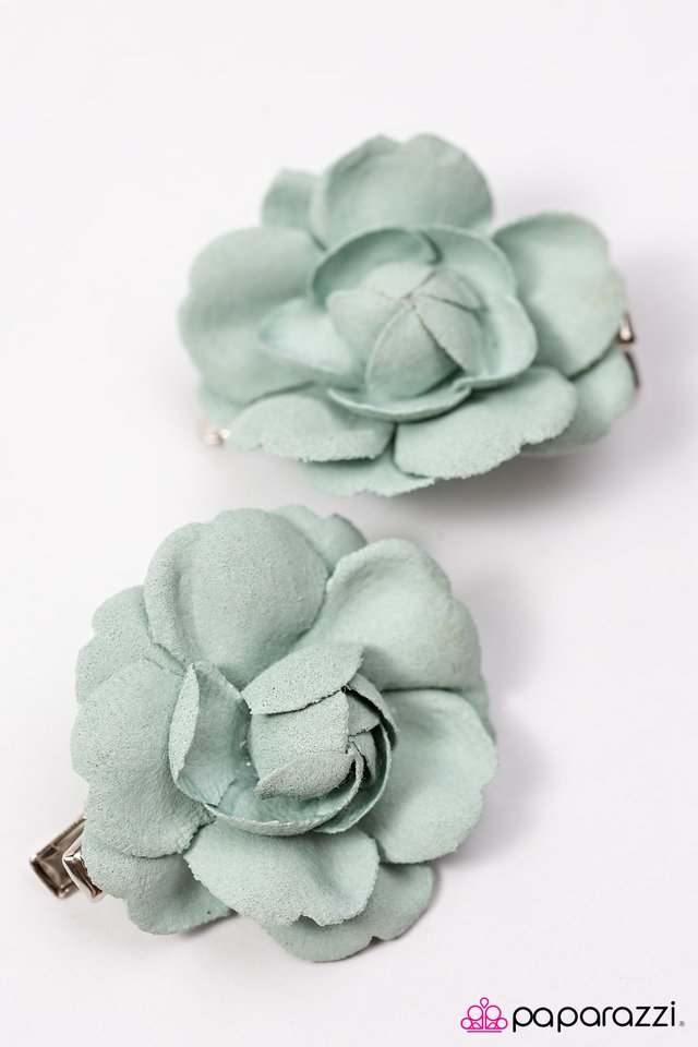 Paparazzi ♥ Budding Romance - Blue ♥ Hair Clip