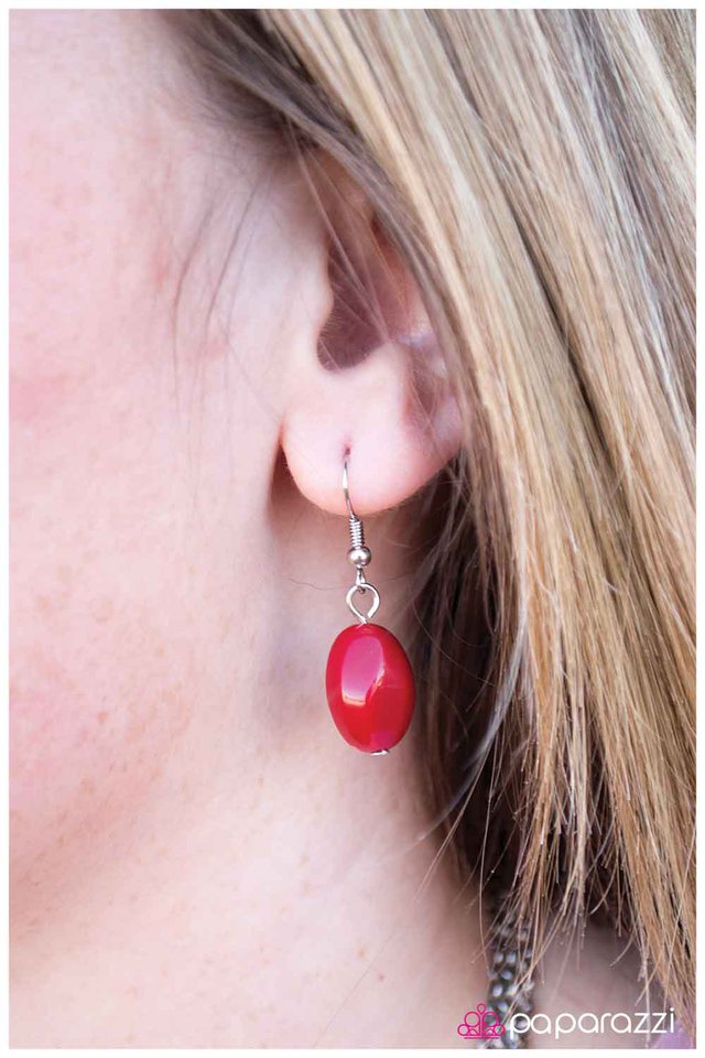 Paparazzi ♥ Catching the Red Eye - Red ♥ Necklace