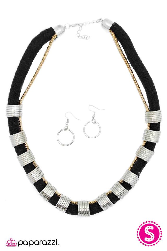 Paparazzi ♥ Heavy Hitter - Black ♥ Necklace