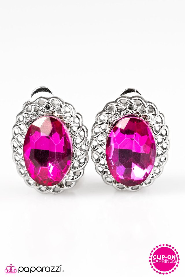 Paparazzi ♥ Royal CHAIN - Pink Clip-On ♥ Clip-On