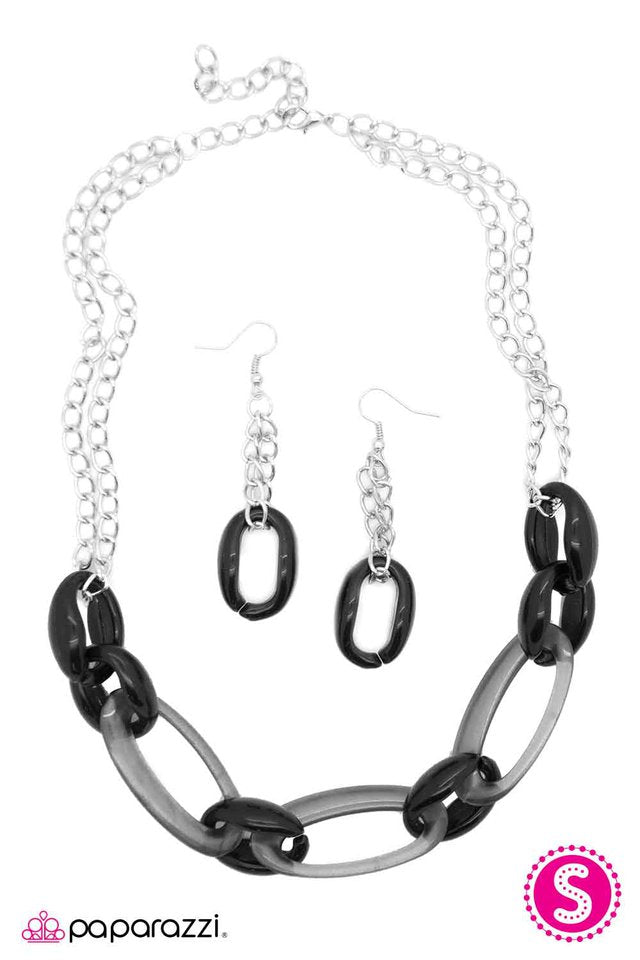 Paparazzi ♥ Play Nice - Black ♥ Necklace