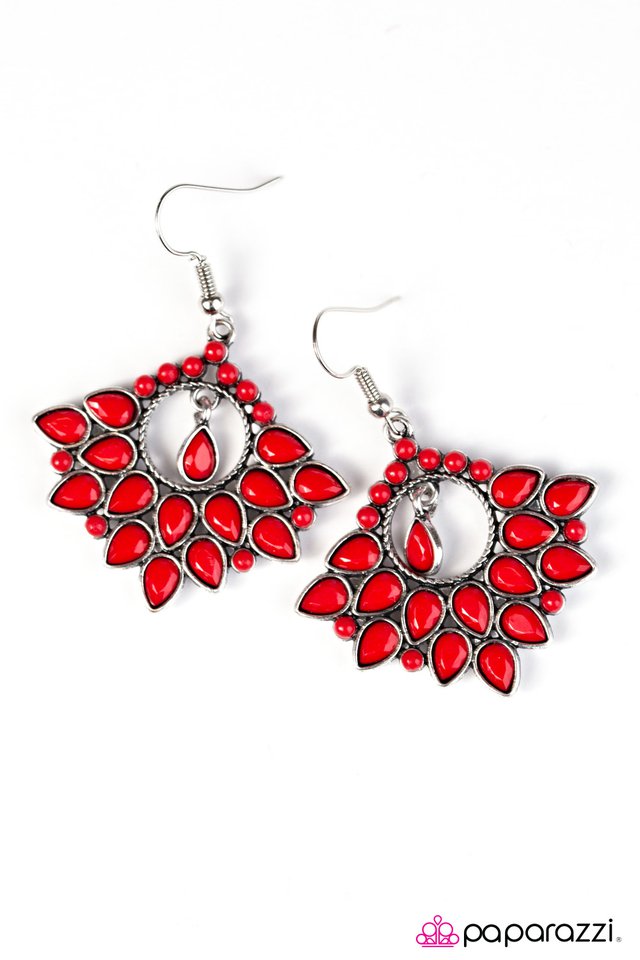 Paparazzi ♥ Isla Bella - Red ♥ Earrings