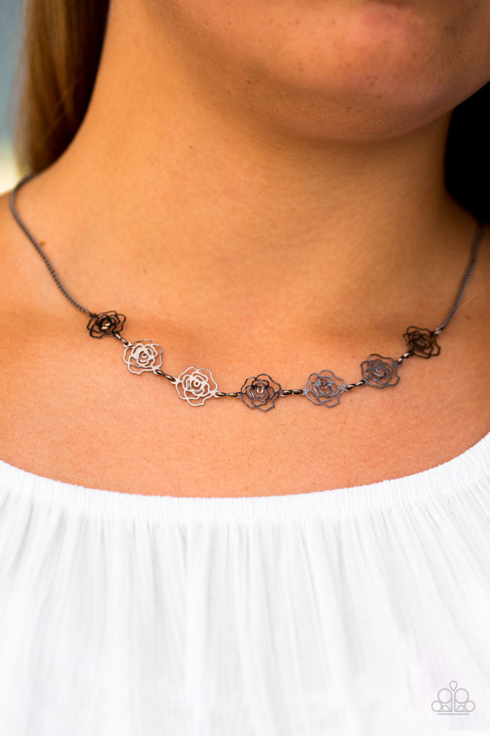 Paparazzi ♥ A Rare Rose - Black ♥  Necklace