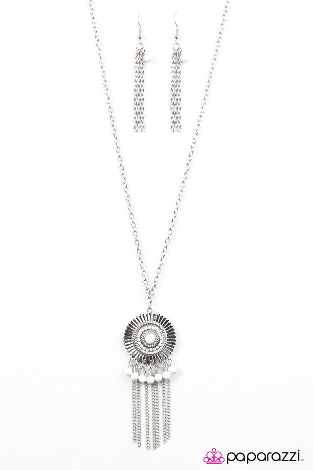 Paparazzi ♥ Pretty In Panama - White ♥ Necklace