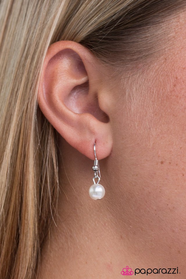 Paparazzi ♥ GLAM-tastic! - White ♥ Necklace