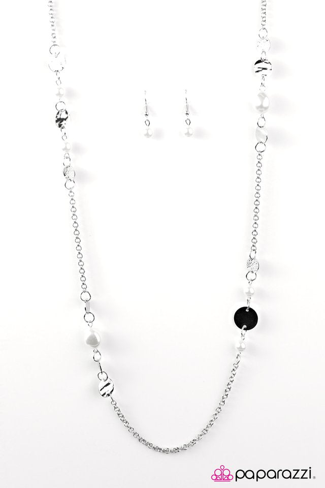 Paparazzi ♥ GLAM-tastic! - White ♥ Necklace