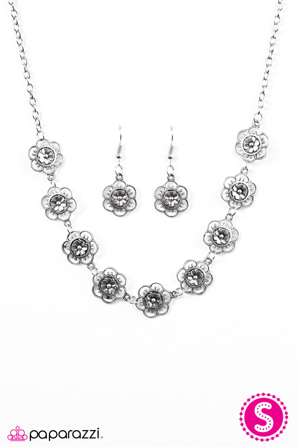 Paparazzi ♥ BLOOM Or Bust - Silver ♥  Necklace